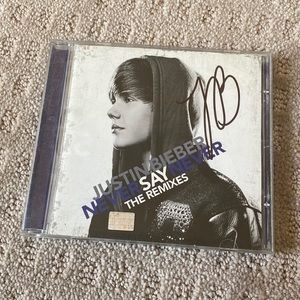 VERY RARE - Signed - CD Justin Bieber NEVER SAY NEVER THE REMIXES -  Authentic